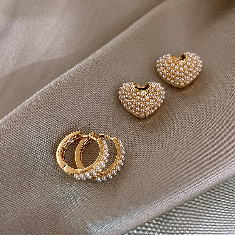 Heart-Shaped Pearl Hoop Earrings in Gold Tone