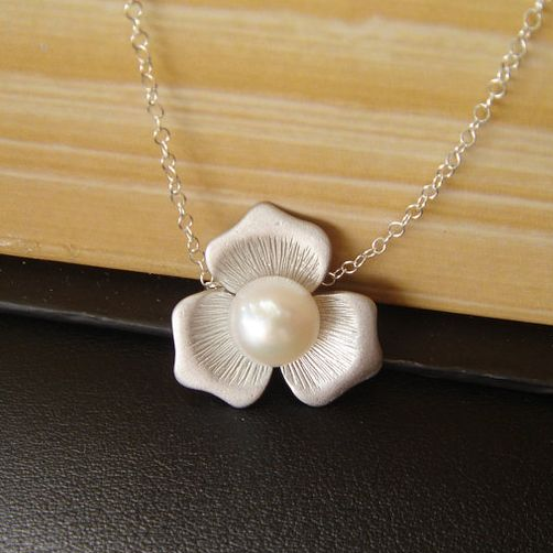 Four-Petal Flower Pearl Necklace with Silver-Tone Chain